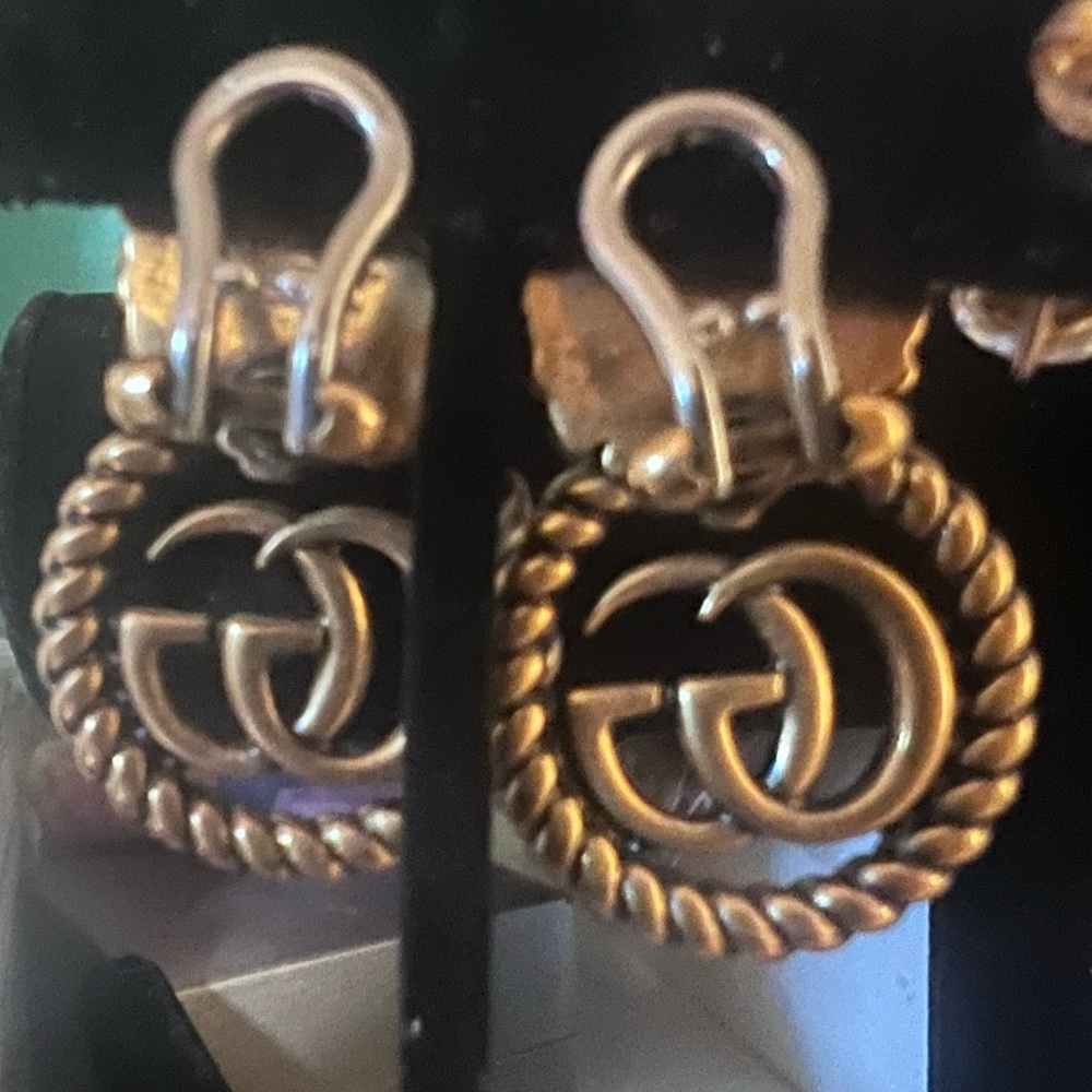 Gucci Lion Head Double G clip on earrings, complete with bag, box & pouch - Picture 3 of 12